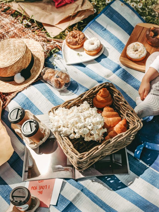 10 Ideas for What to Pack for a Picnic